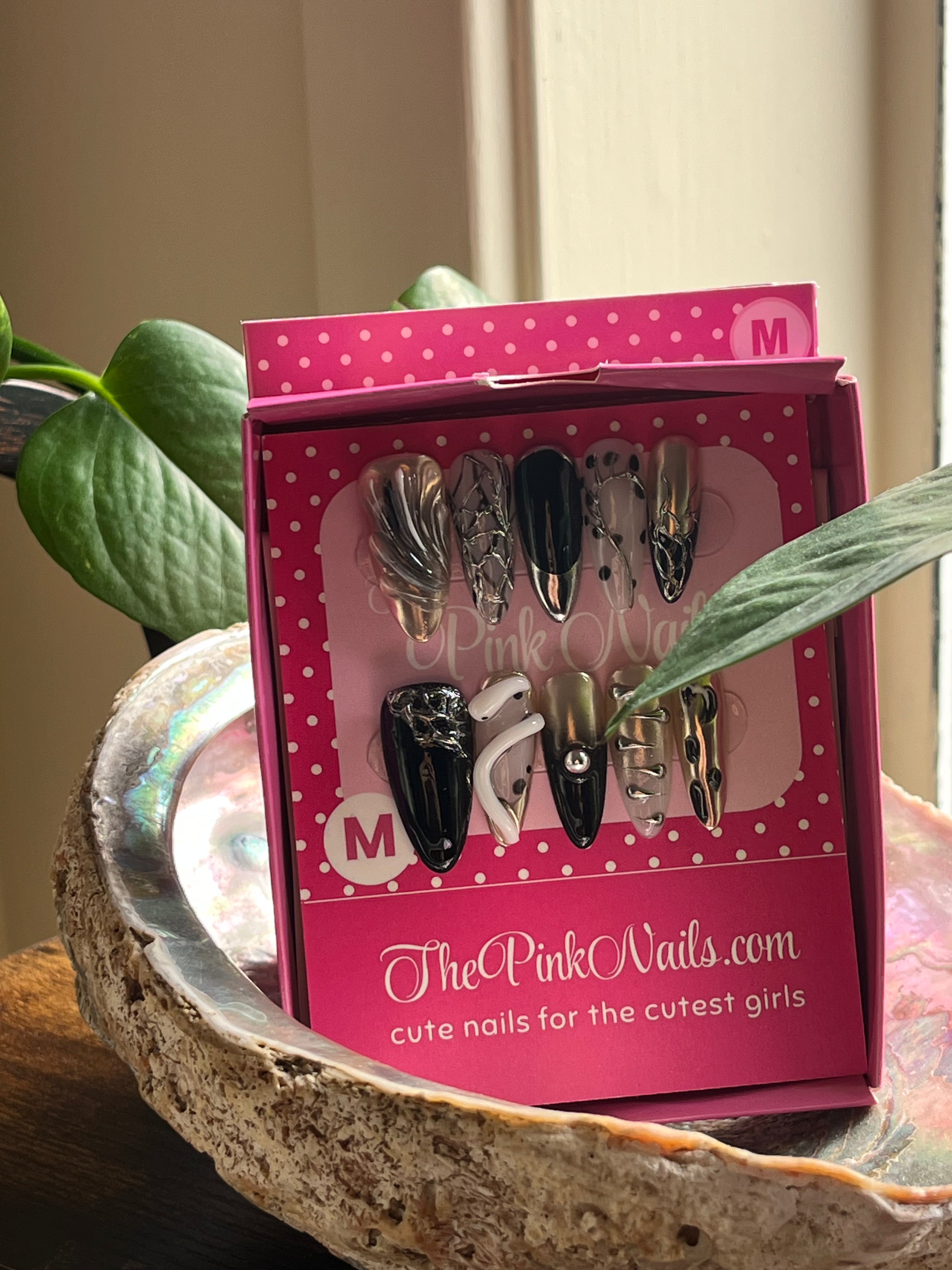 Dark Paradise ｜ Handcrafted Press-On Nails | The Pink Nails